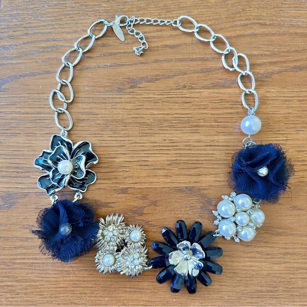 Ornate Cluster Statement Necklace Black White Flowers Rhinestone Silver Mix Mat